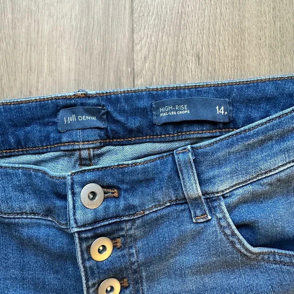 J. Jill Button-Fly High Wasted Cropped Blue Jeans - size 14 petite - Picture 5 of 7